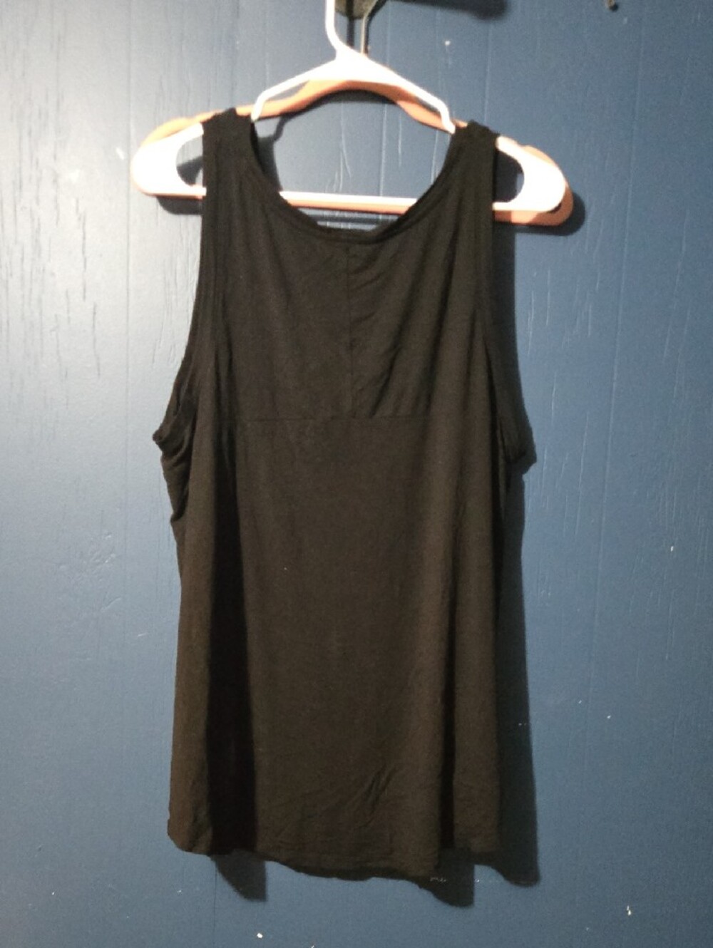 Time and Tru Black V-Neck Sleeveless Tank Top - Picture 3 of 3